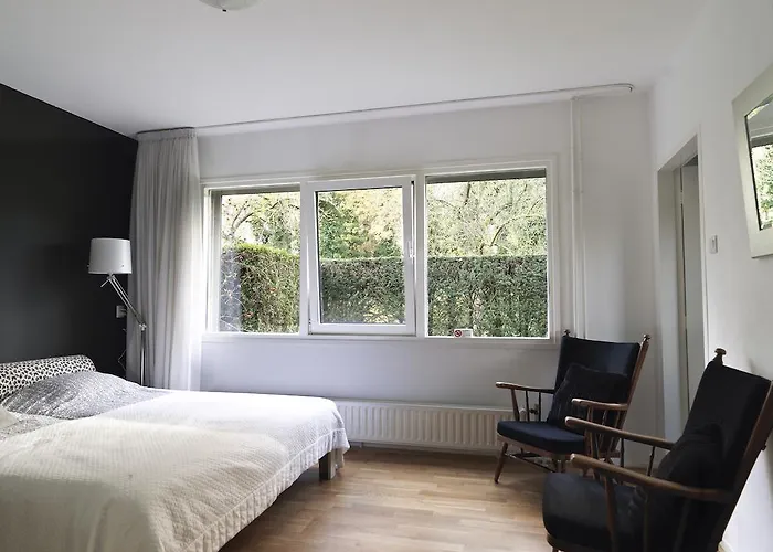 Panzió B & B Waalre 3*